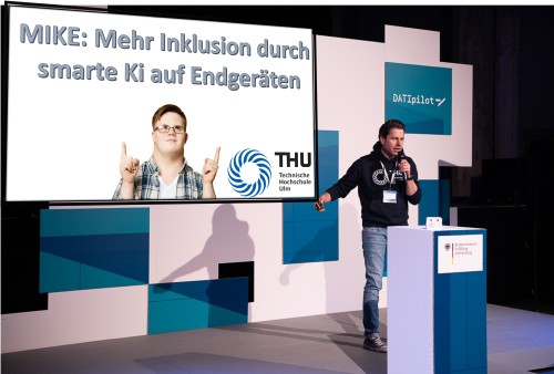 Pitch_mit_screen_klein.jpg